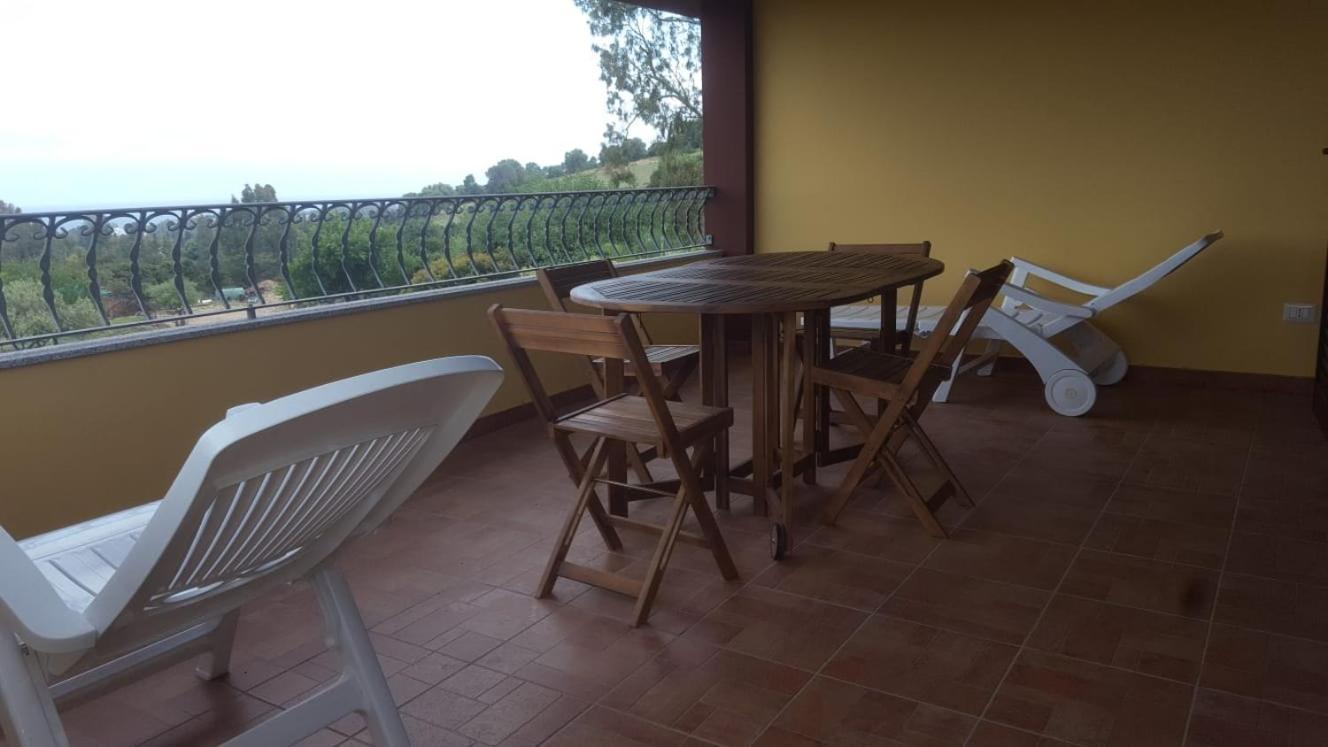 Appartamento In Splendido E Riservato Villaggio, Marina Di Тертенія Екстер'єр фото